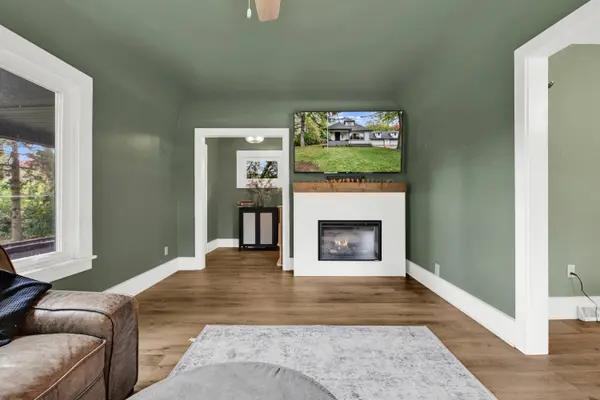 420 Kettle Moraine Dr N, Slinger, WI 53086