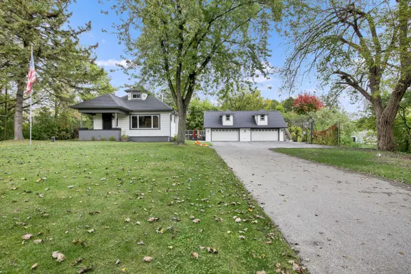 420 Kettle Moraine Dr N, Slinger, WI 53086