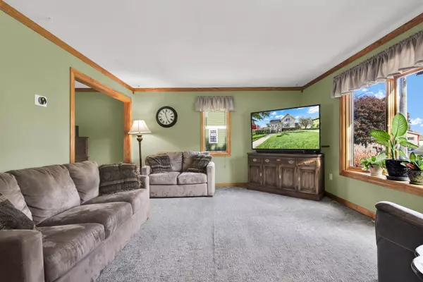 7337 N Vine St, Lannon, WI 53046