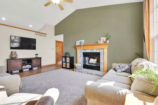 1301 Goldcrest Ct, West Bend, WI 53095