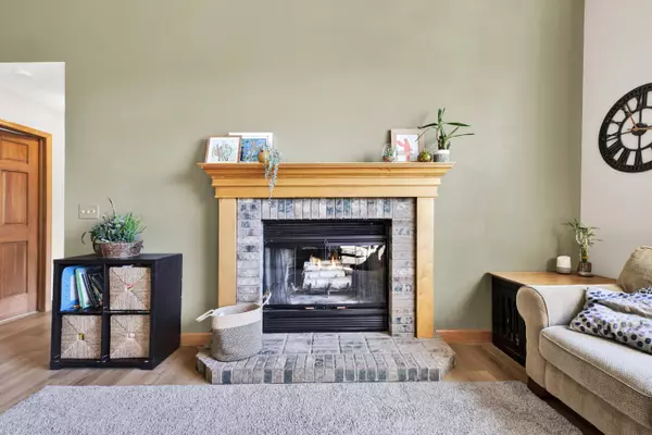 1301 Goldcrest Ct, West Bend, WI 53095