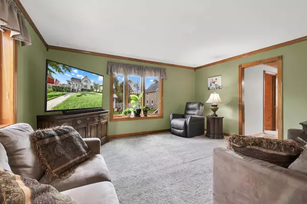 7337 N Vine St, Lannon, WI 53046