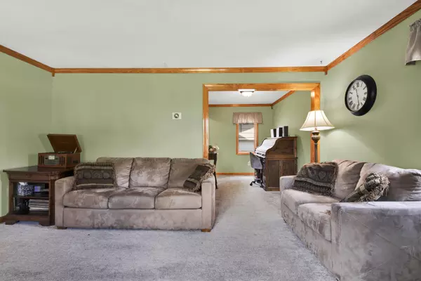 7337 N Vine St, Lannon, WI 53046