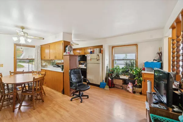 4611 W Kiley Ave, Milwaukee, WI 53223