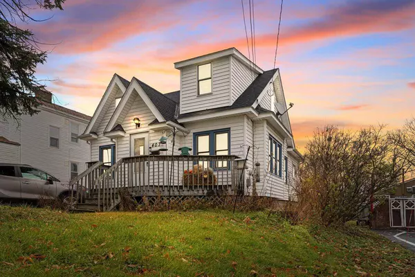 407 Greenwood Ave, Waukesha, WI 53188