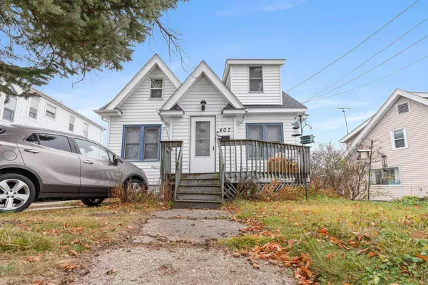 407 Greenwood Ave, Waukesha, WI 53188