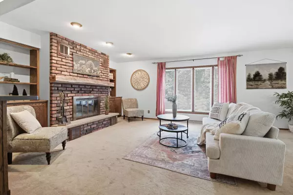 1325 Stirling Ct, West Bend, WI 53095