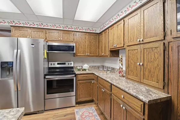 1325 Stirling Ct, West Bend, WI 53095