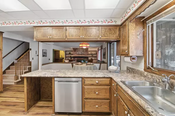 1325 Stirling Ct, West Bend, WI 53095