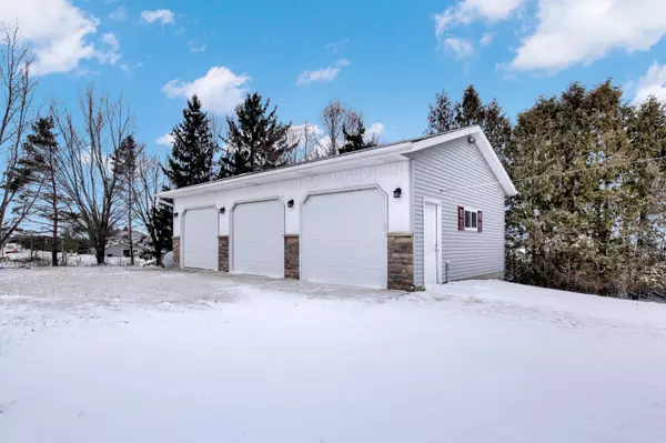 6288 County Rd S Rd, Addison, WI 53027
