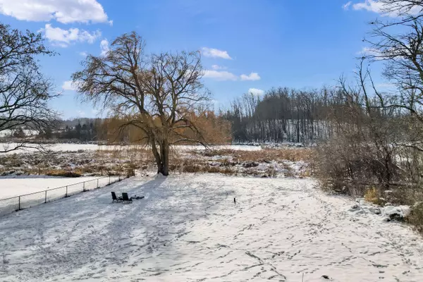 N56W18773 Silver Spring Dr, Menomonee Falls, WI 53051