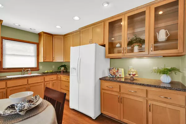 W147N8368 Manchester Dr, Menomonee Falls, WI 53051