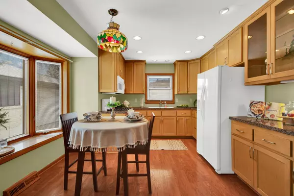 W147N8368 Manchester Dr, Menomonee Falls, WI 53051