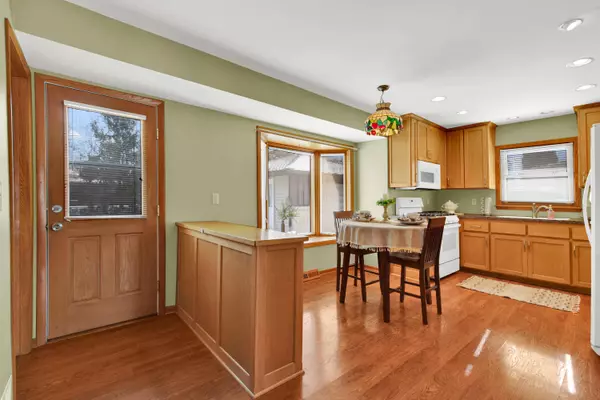 W147N8368 Manchester Dr, Menomonee Falls, WI 53051