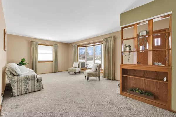 W147N8368 Manchester Dr, Menomonee Falls, WI 53051