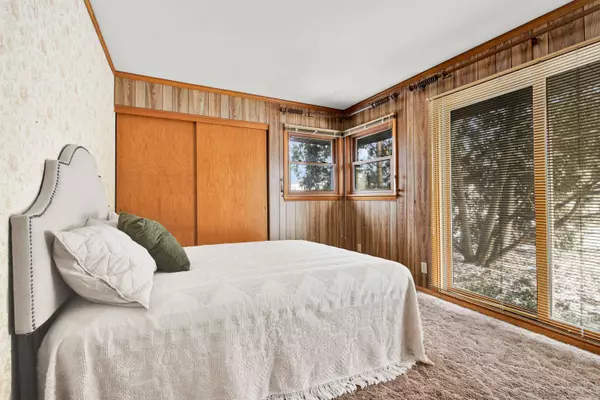 W147N8368 Manchester Dr, Menomonee Falls, WI 53051