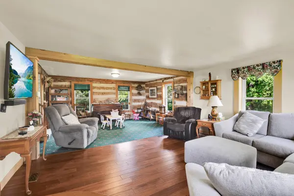 6386 Alpine Dr, Addison, WI 53095