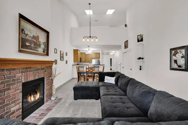 2030 Rainbow Lake Ln Unit 323, West Bend, WI 53090