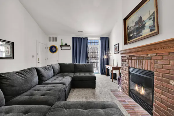 2030 Rainbow Lake Ln Unit 323, West Bend, WI 53090