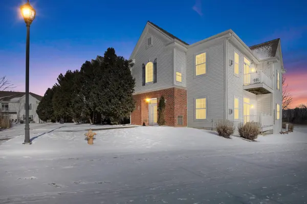 2030 Rainbow Lake Ln Unit 323, West Bend, WI 53090