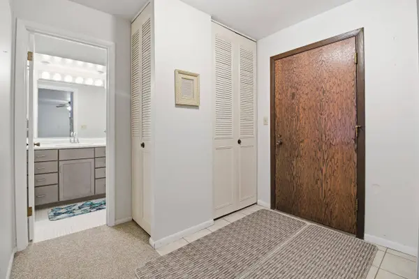 125 N University Dr Unit 108, West Bend, WI 53095