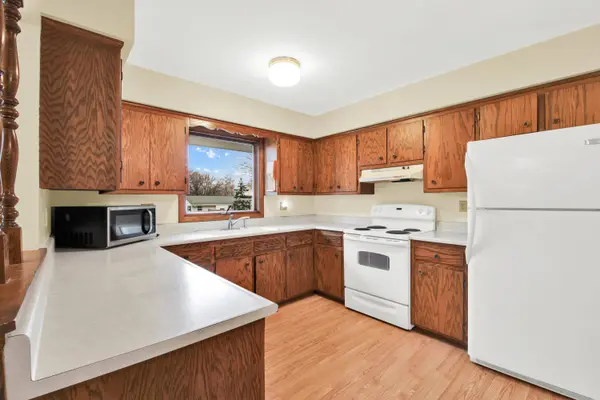 1621 Woodridge Rd, West Bend, WI 53095