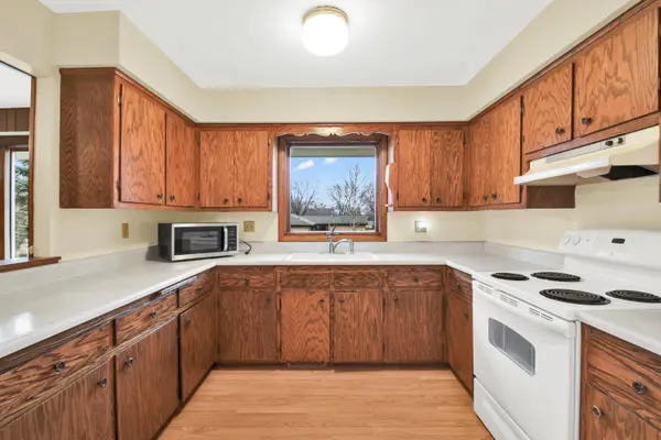 1621 Woodridge Rd, West Bend, WI 53095