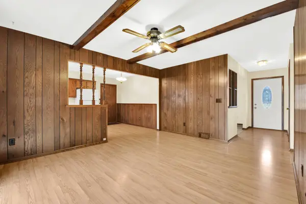 1621 Woodridge Rd, West Bend, WI 53095