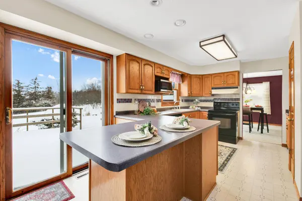 4292 Pleasant Hollow Rd, Jackson, WI 53037