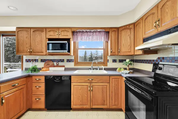4292 Pleasant Hollow Rd, Jackson, WI 53037