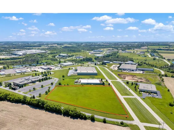 1650 Independence Ln, Hartford, WI 53027