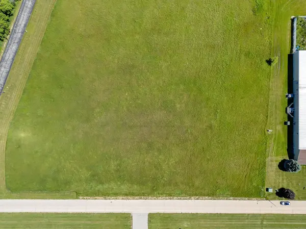 1650 Independence Ln, Hartford, WI 53027