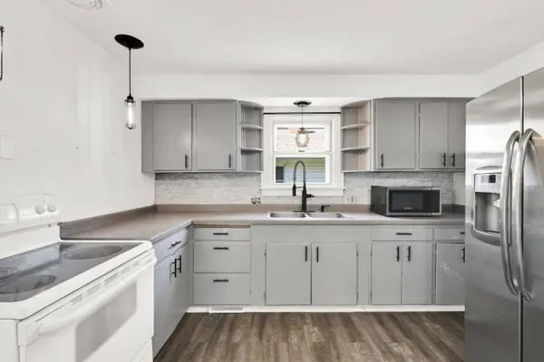 257 W Loos St, Hartford, WI 53027