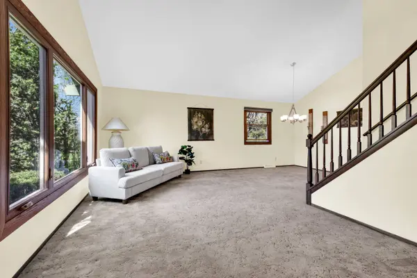 W214N10404 Oak Ln, Germantown, WI 53022