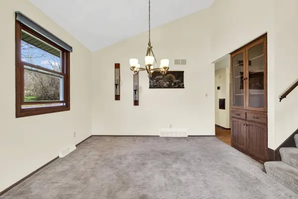 W214N10404 Oak Ln, Germantown, WI 53022