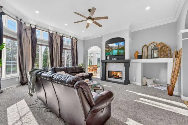 W132N6509 West View Ct, Menomonee Falls, WI 53051