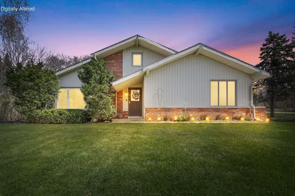 W214N10404 Oak Ln, Germantown, WI 53022