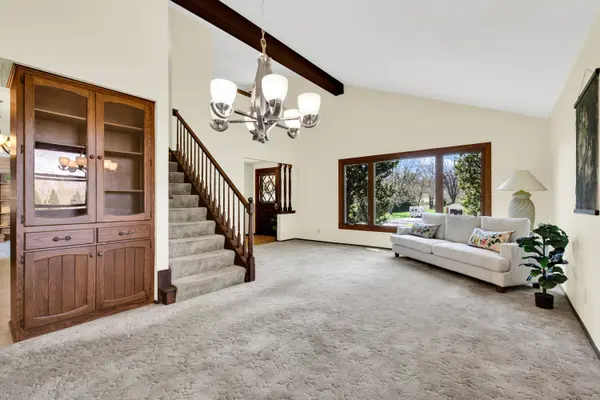 W214N10404 Oak Ln, Germantown, WI 53022