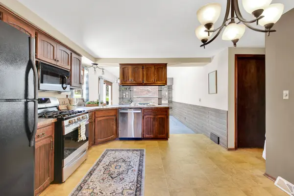 W214N10404 Oak Ln, Germantown, WI 53022