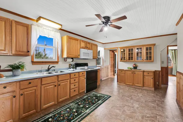 W1852 Washington Rd, Ashippun, WI 53066