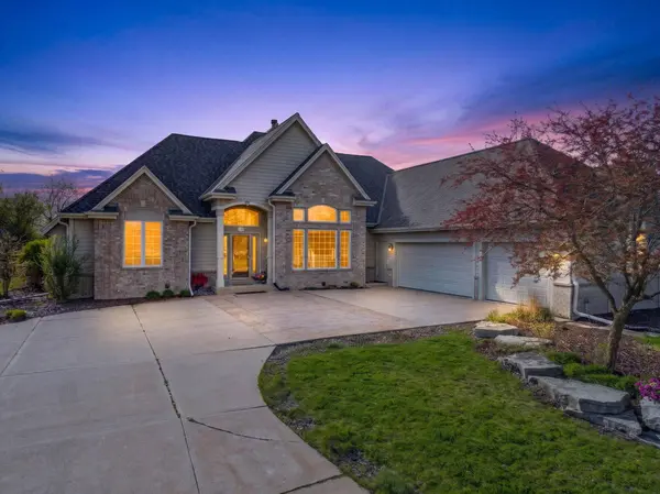 W132N6509 West View Ct, Menomonee Falls, WI 53051