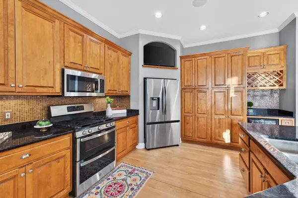 W132N6509 West View Ct, Menomonee Falls, WI 53051