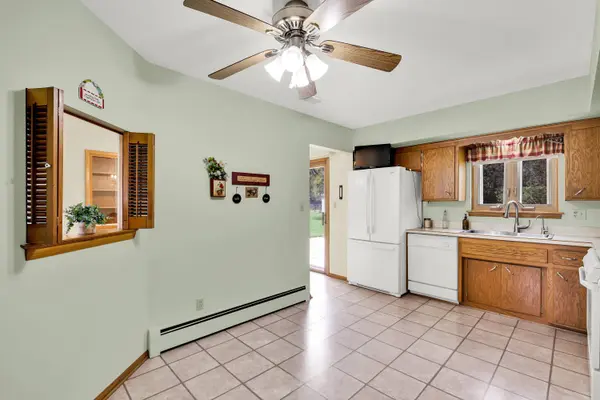 W174N9433 Devon Wood Rd, Menomonee Falls, WI 53051