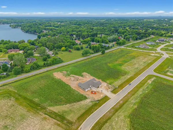 W297N8135 Meadow Bliss Dr, Lisbon, WI 53089