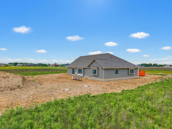 W297N8135 Meadow Bliss Dr, Lisbon, WI 53089