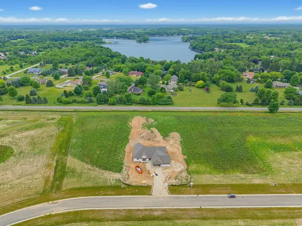 W297N8135 Meadow Bliss Dr, Lisbon, WI 53089
