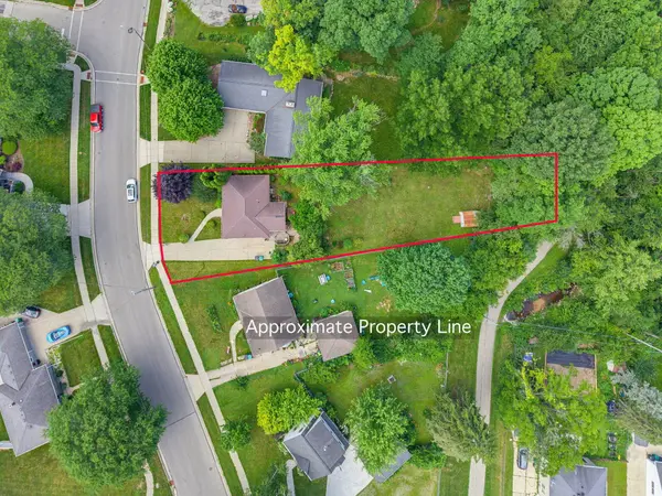W169N8570 Sheridan Dr, Menomonee Falls, WI 53051