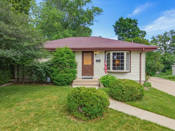 W169N8570 Sheridan Dr, Menomonee Falls, WI 53051