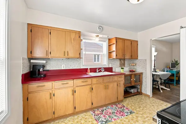 W169N8609 Sheridan Dr, Menomonee Falls, WI 53051