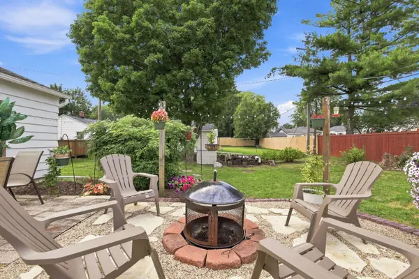 W169N8609 Sheridan Dr, Menomonee Falls, WI 53051